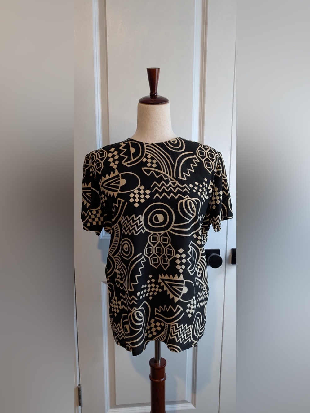 Oleg Cassini Vintage Women’s Day to Night Silk Blouse Geo Black Cream Sz 8